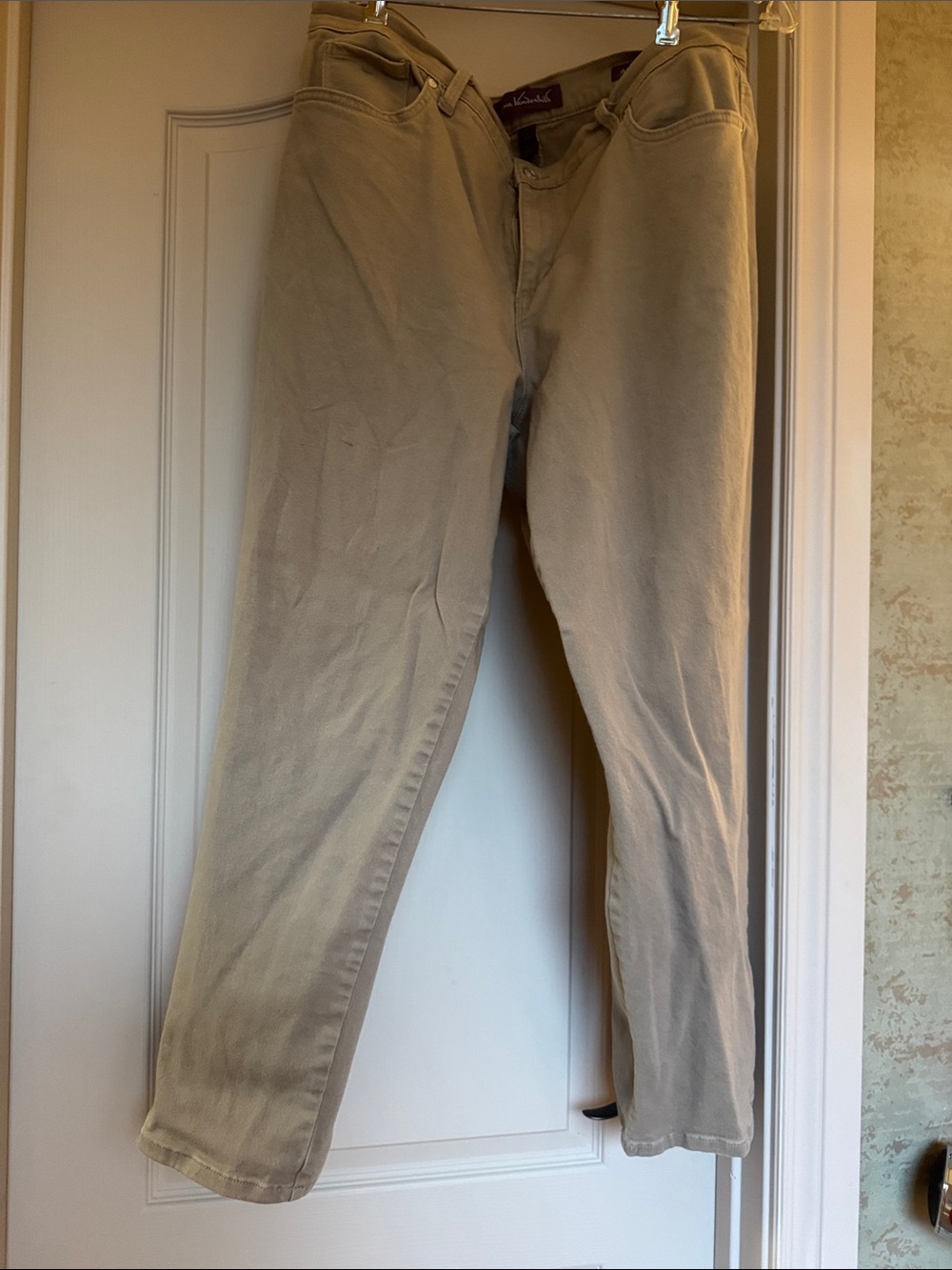Gloria Vanderbilt Straight Leg Pants in Light Khaki